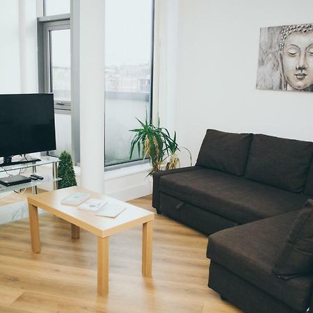 Serviced Apartment In Liverpool City Centre - Free Parking - Balcony - By Happy Days Экстерьер фото