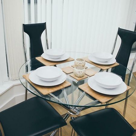 Serviced Apartment In Liverpool City Centre - Free Parking - Balcony - By Happy Days Экстерьер фото