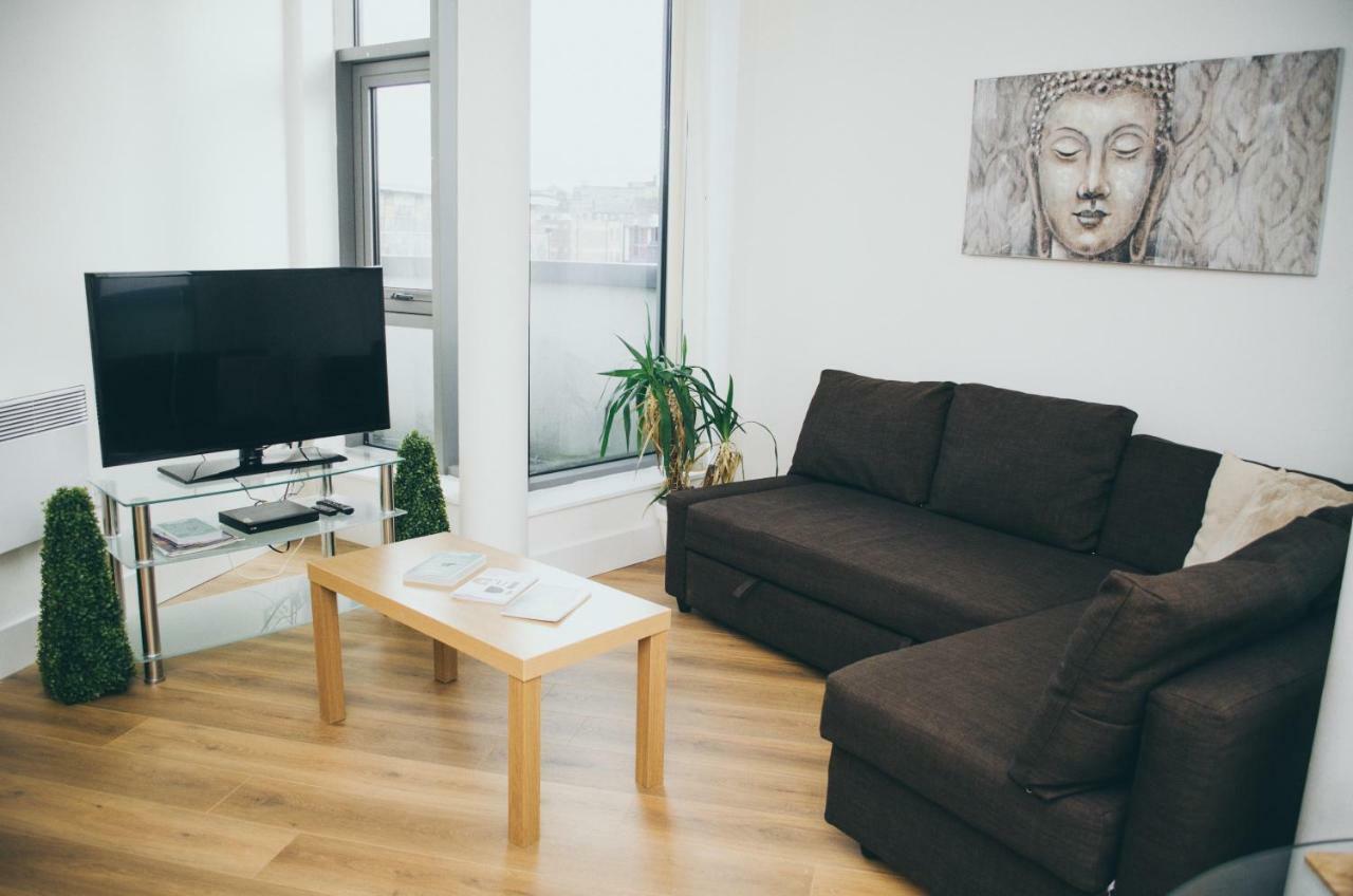 Serviced Apartment In Liverpool City Centre - Free Parking - Balcony - By Happy Days Экстерьер фото
