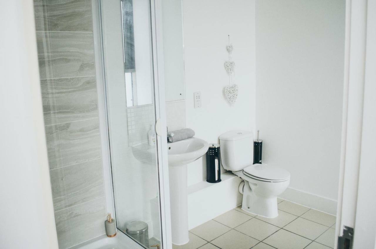 Serviced Apartment In Liverpool City Centre - Free Parking - Balcony - By Happy Days Экстерьер фото