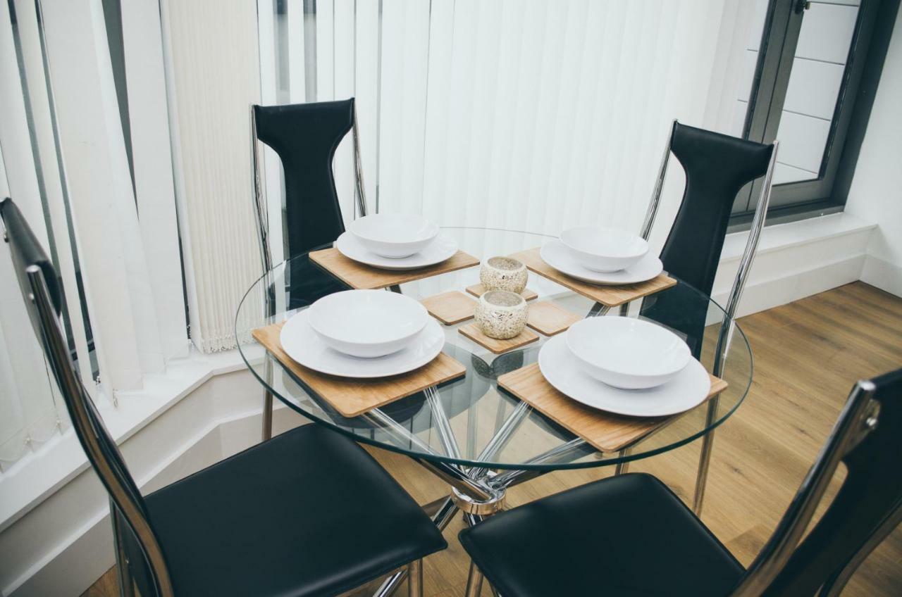 Serviced Apartment In Liverpool City Centre - Free Parking - Balcony - By Happy Days Экстерьер фото