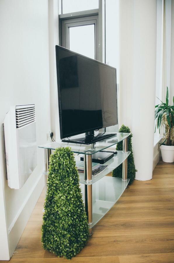 Serviced Apartment In Liverpool City Centre - Free Parking - Balcony - By Happy Days Экстерьер фото