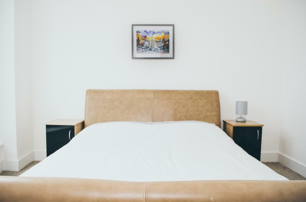 Serviced Apartment In Liverpool City Centre - Free Parking - Balcony - By Happy Days Экстерьер фото