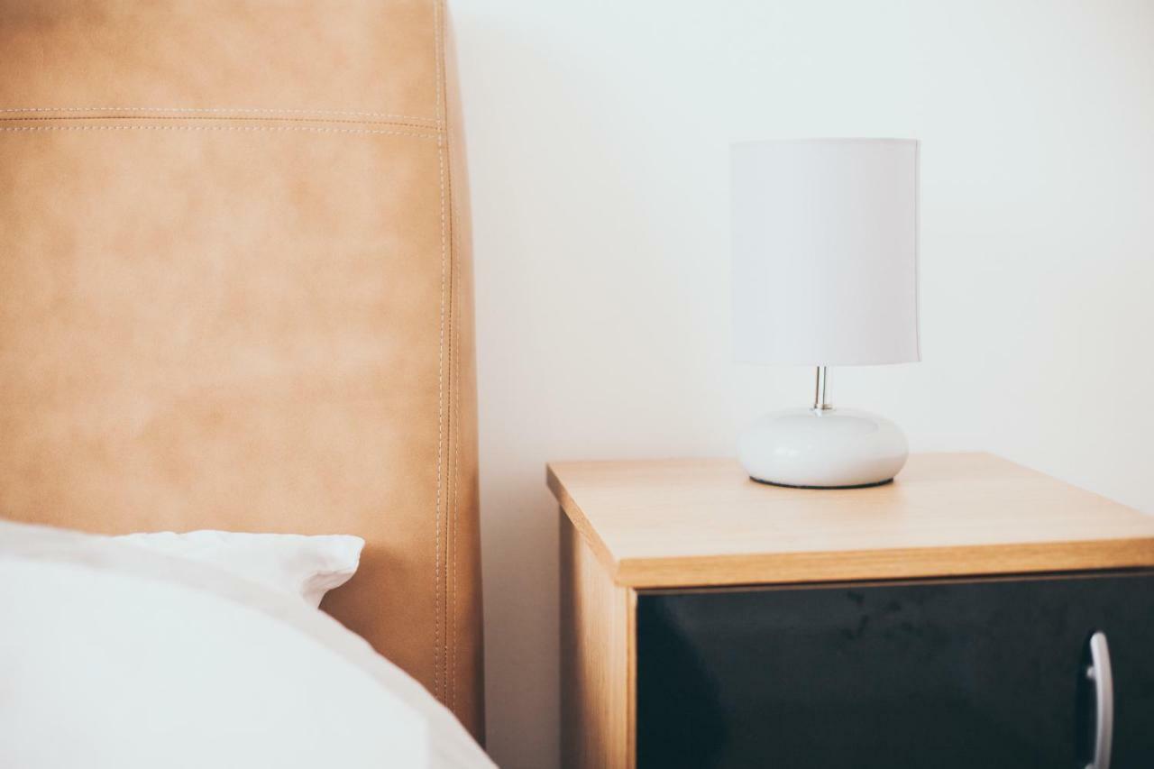Serviced Apartment In Liverpool City Centre - Free Parking - Balcony - By Happy Days Экстерьер фото
