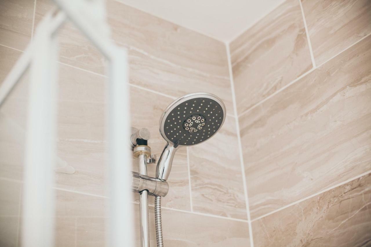 Serviced Apartment In Liverpool City Centre - Free Parking - Balcony - By Happy Days Экстерьер фото