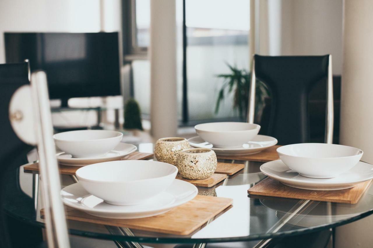 Serviced Apartment In Liverpool City Centre - Free Parking - Balcony - By Happy Days Экстерьер фото